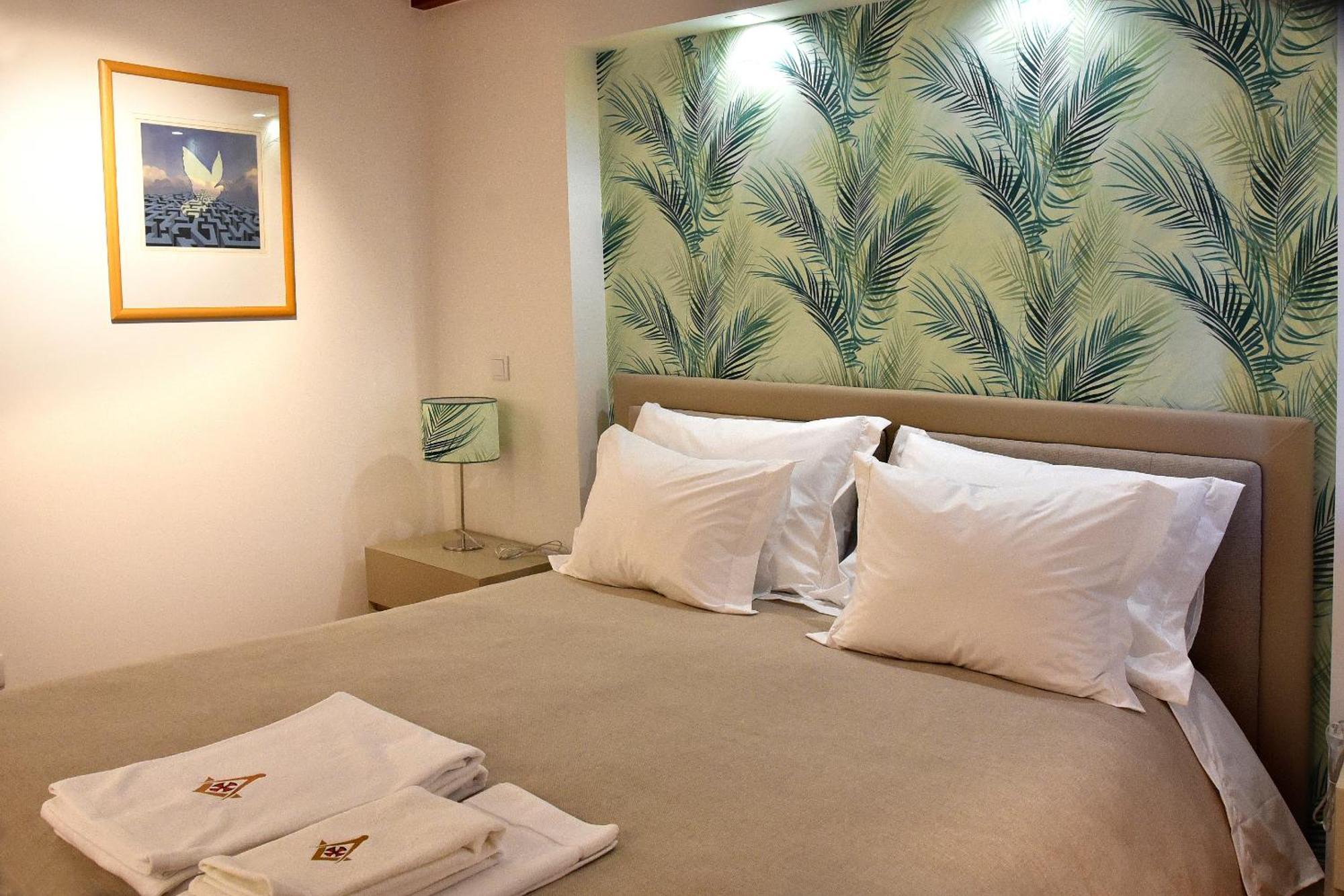 Family House Cup Hotel Tomar Room photo